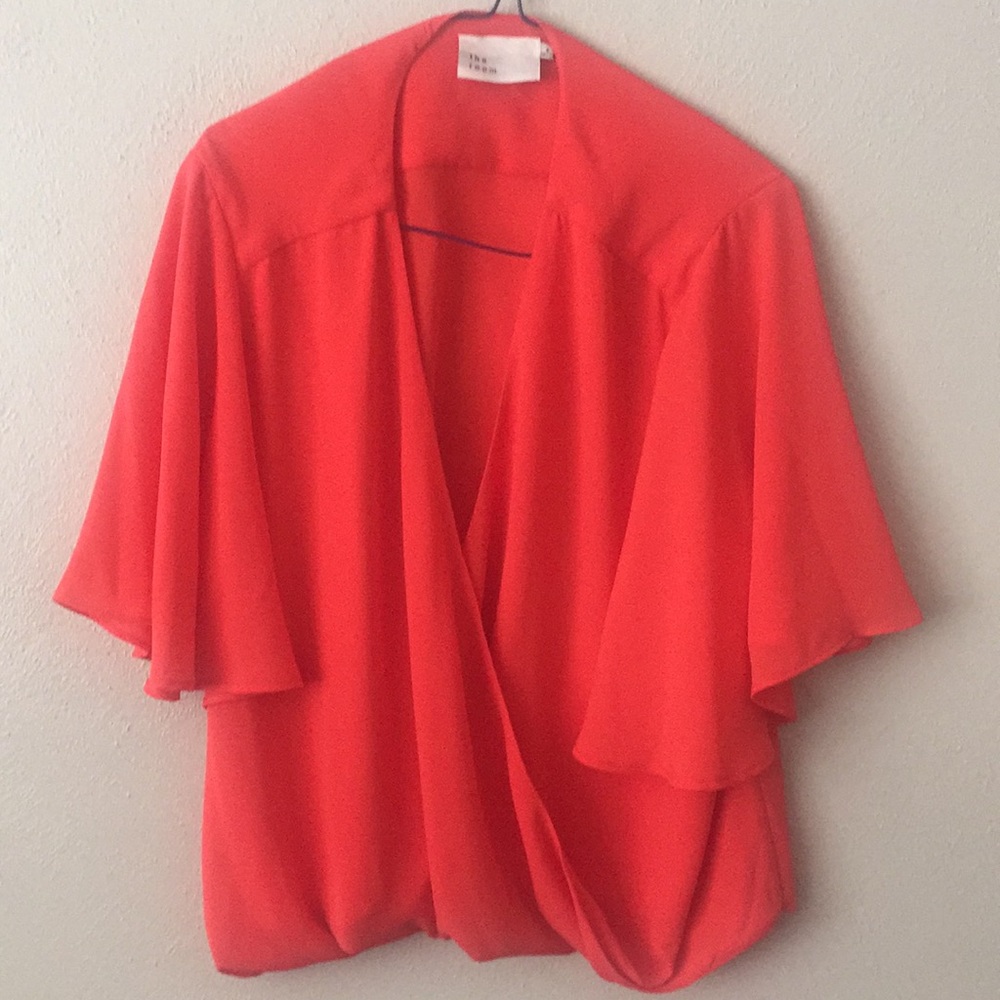 Flutter sleeve top